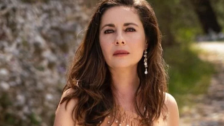 Who is Gulcemal Gara main? How old is Nilüfer Açıkalın?